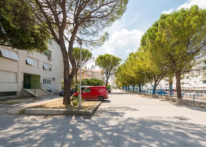 Coloured Rooms Split